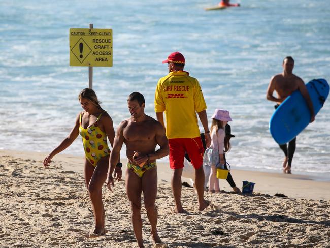 SYDNEY, AUSTRALIA: OCTOBER 29 2023: A group of locals are seen working out during a bootcamp fitness session on Bondi Beach in the early morning today, led by one of Bondis most recognized instagram influencers Ben Handsaker wearing the yellow speedos. Photo by: Newscorp Daily Telegraph /Gaye Gerard