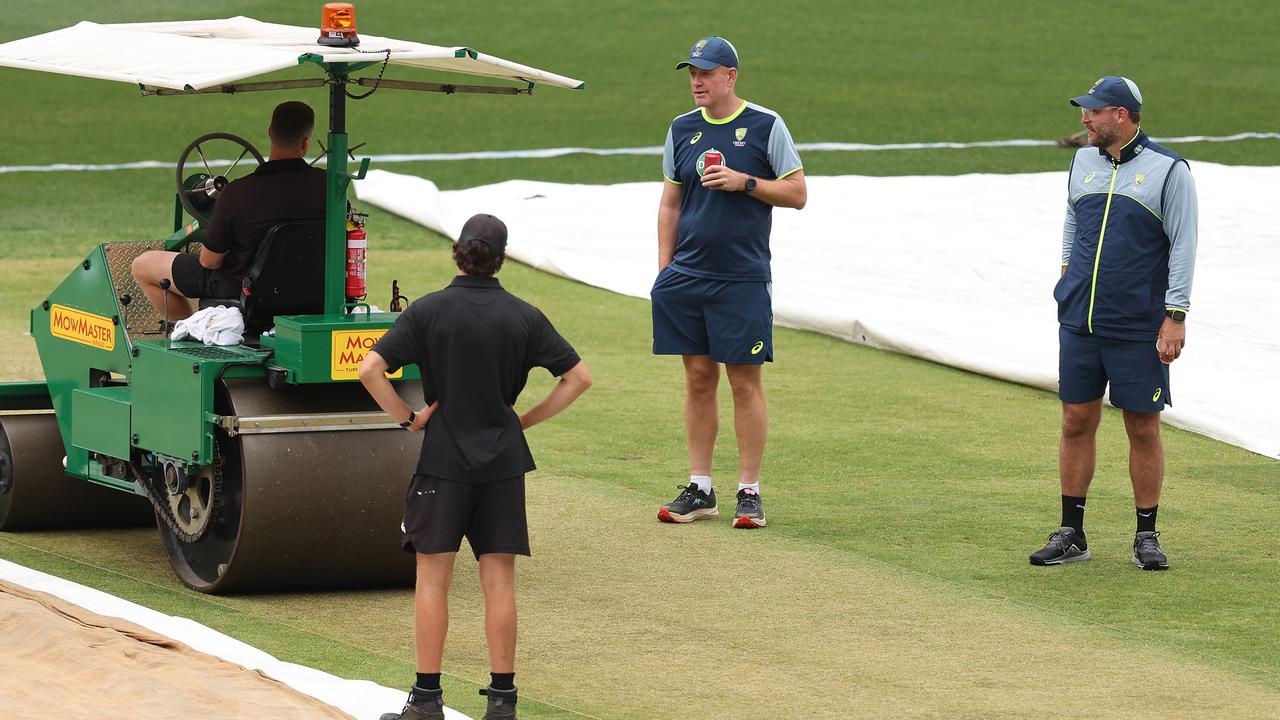 Andrew McDonald and Daniel Vettori inspect the pitch (Photo by Paul Kane/Getty Images)