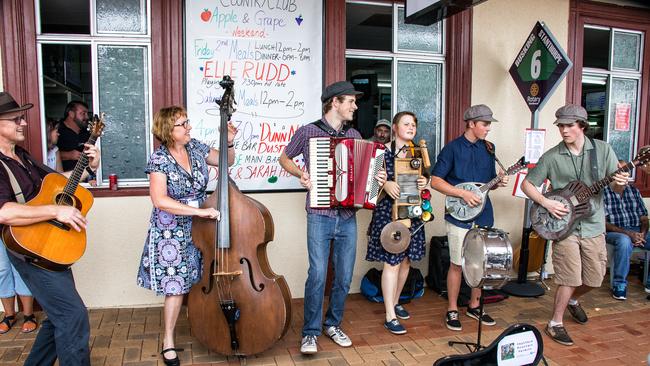 Apple and Grape Fest - Australian National Busking Championship.