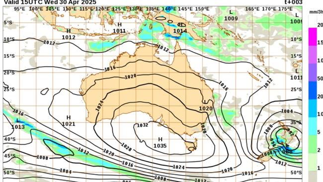Aussies face varying weather as they head out to the polls on Saturday.