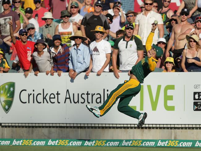 Faf du Plessis showed incredible athleticism to save a certain six.