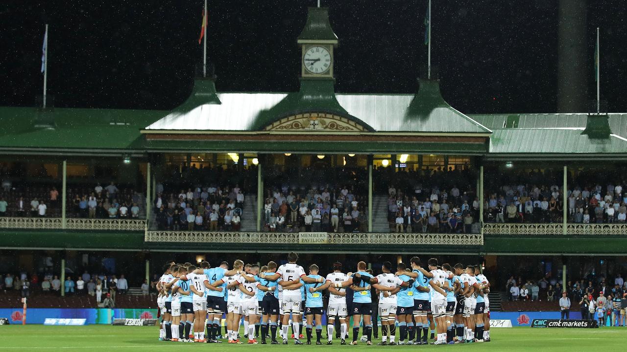 The Crusaders and Waratahs team form a huddle together to pay their respects to the victims of the March 15th Christchurch shootings.