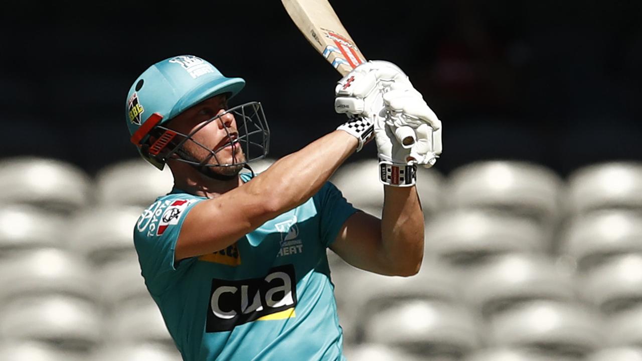 Chris Lynn posted a half-century as his Brisbane Heat claimed a must-win match.