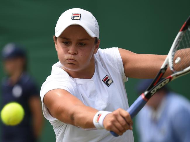 Australia's Ashleigh Barty returns to Canada's Eugenie Bouchard in their women's singles second round match on the fourth day of the 2018 Wimbledon Championships at The All England Lawn Tennis Club in Wimbledon, southwest London, on July 5, 2018. / AFP PHOTO / Oli SCARFF / RESTRICTED TO EDITORIAL USE