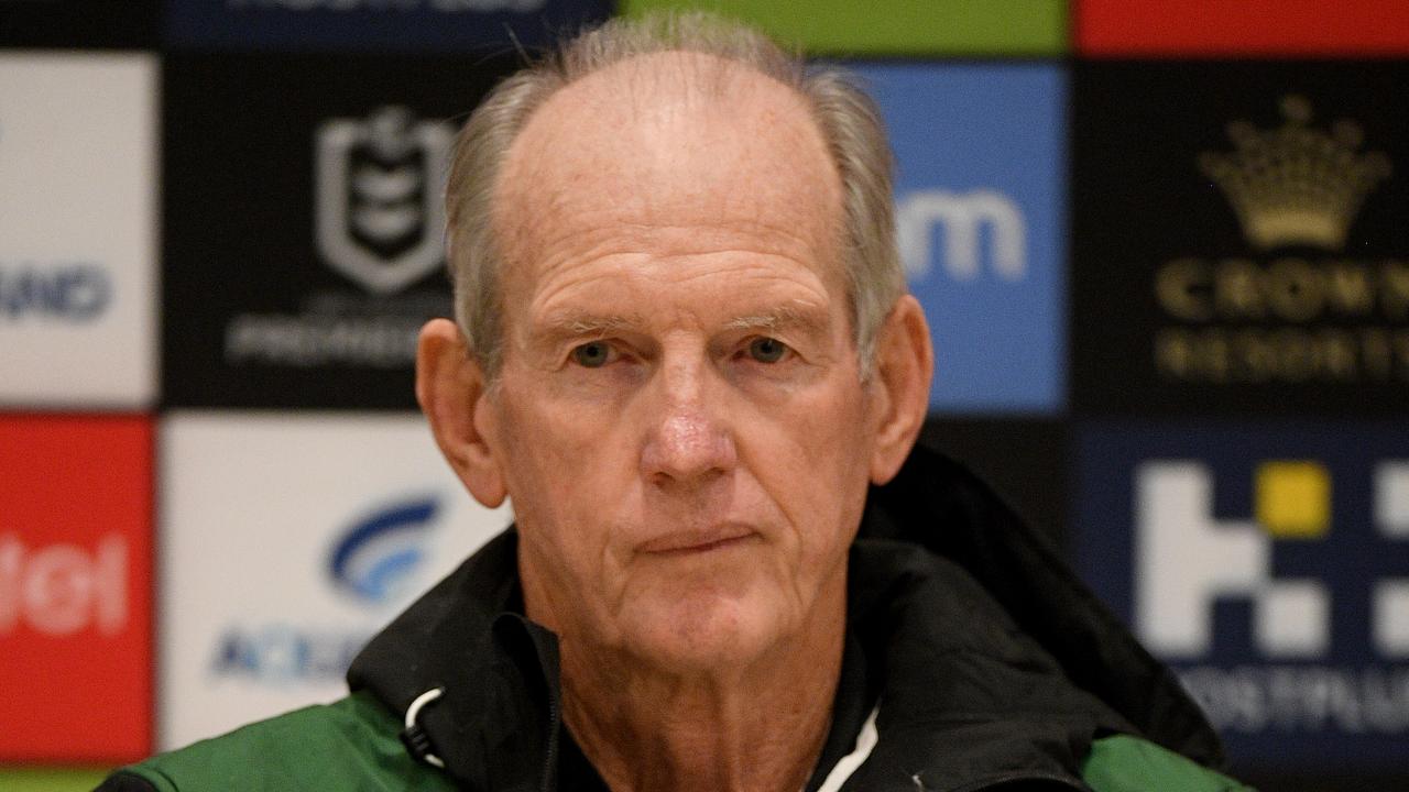 Wayne Bennett was not impressed. (AAP Image/Dan Himbrechts)