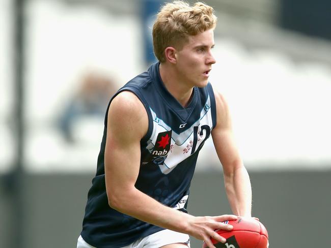 Tom McKenzie assesses his options while playing for Vic Metro. Picture: Getty Images.