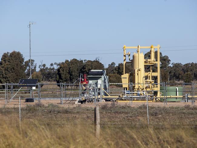 A coal seam gas production well along the Warrego Highway west of Goombi-Fairmeadow Road Chinchilla,  Queensland. 11th May 2019. pic David Martinelli