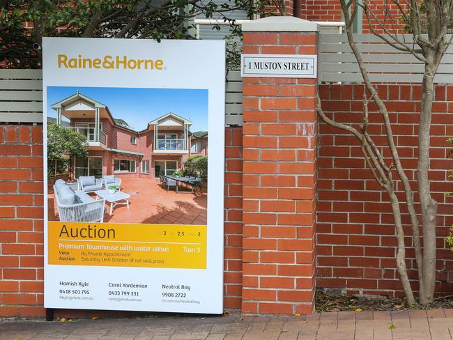 SYDNEY, AUSTRALIA - NewsWire Photos, SEPTEMBER, 28 2021: A view of a residential property with a Auction sign in Mosman on Sydney's North Shore. As many as one-in-five home buyers are potentially borrowing more than six times their income, prompting the Treasurer to consider stepping in to crackdown on home loans.  Picture: NCA NewsWire / Gaye Gerard