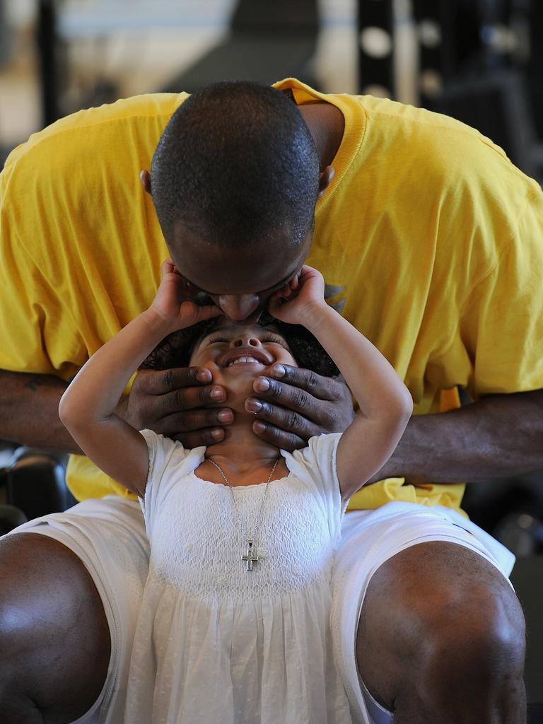 Kobe and Gianna at home in Newport Beach. (Photo by Andrew D. Bernstein/NBAE via Getty Images)