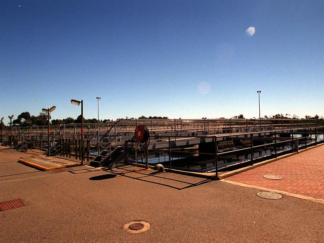 Port Adelaide Wastewater Treatment Plant 21 Aug 2002.