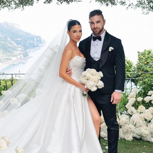 Rachel Dillon and Tobi Pearce tie the knot in Italy. Picture: Instagram.