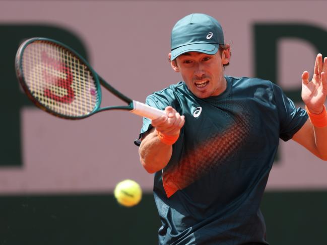 PARIS, FRANCE - MAY 29: Alex de Minaur of Australia plays a forehand against Alexander Bublik of Kazakhstan during the Men's Singles Second Round match on Day Five of the 2025 French Open at Roland Garros on May 29, 2025 in Paris, France.  (Photo by Clive Brunskill/Getty Images)