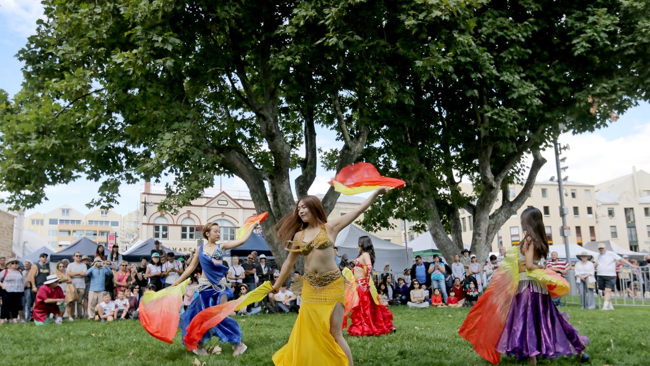 Salamanca stallholders call for removal of heritage trees