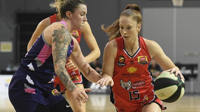 Tayah Burrows of the Perth Lynx drives to the basket past Marena Whittle of the Lightning during the round four WNBL match between the Adelaide Lightning and the Perth Lynx. Picture: Ian Hitchcock/Getty Images