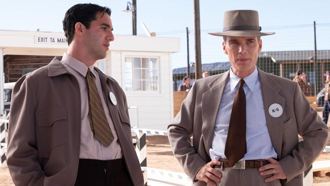 L to R: Benny Safdie is Edward Teller and Cillian Murphy is J. Robert Oppenheimer in OPPENHEIMER, written, produced, and directed by Christopher Nolan.