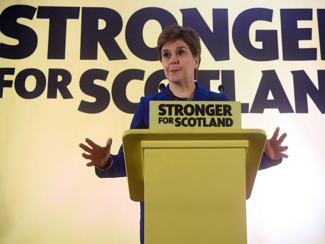 TOPSHOT - Scotland's First Minister Nicola Sturgeon holds a press conference in Edinburgh on November 23, 2022 after the Supreme Court blocked a new vote on independence. - The UK Supreme Court rejected a bid by the devolved Scottish government in Edinburgh to hold a new referendum on independence without the consent of London. (Photo by ANDY BUCHANAN / AFP)