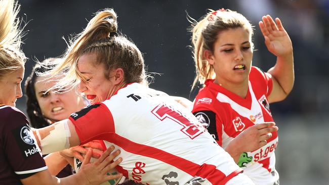 Kezie Apps in action in round one of the NRLW when the Dragons took on the Brisbane Broncos.