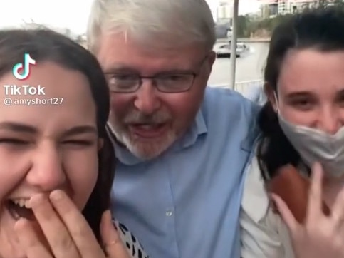 Kevin Rudd dishes out the dating advice, , Source: TikTok https://www.tiktok.com/@mrkrudd/video/7019801140732644610?lang=en&is_copy_url=1&is_from_webapp=v1