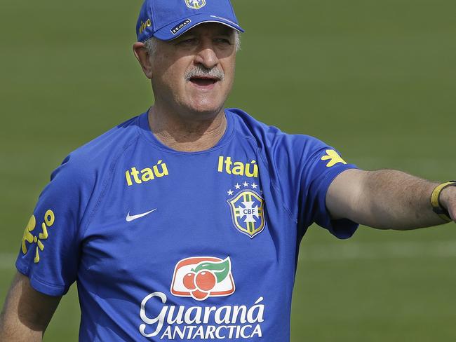 Brazil coach Luiz Felipe Scolari instructs players during a training session at the Granja Comary training center in Teresopolis, Brazil, Thursday, June 26, 2014. Brazil will face Chile in their next World Cup soccer match, Saturday. (AP Photo/Andre Penner)