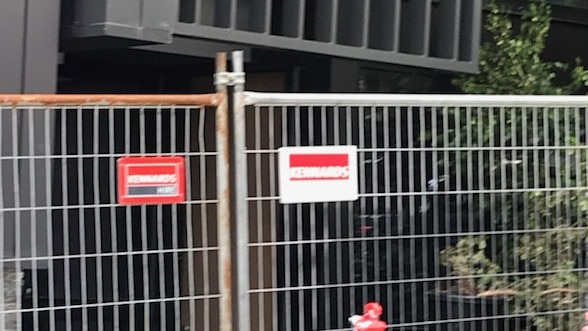 Security fences at the vacant Lotus Towers at Kangaroo Point. Photo: Glen Norris