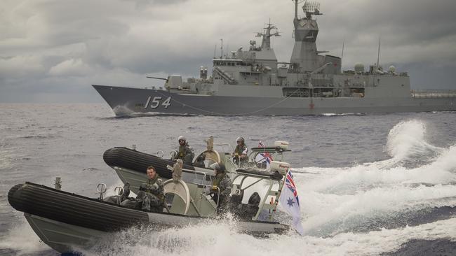 HMAS Parramatta's seaboats speed away from the ship in the waters of Yap, Micronesia in 2017.