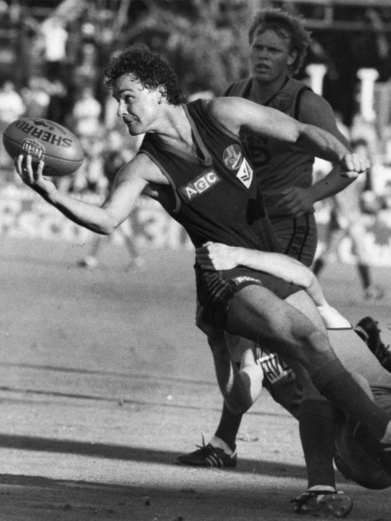 Norwood centreman Andrew Aish at Adelaide Oval, April 1986. Pic: Alex Massey