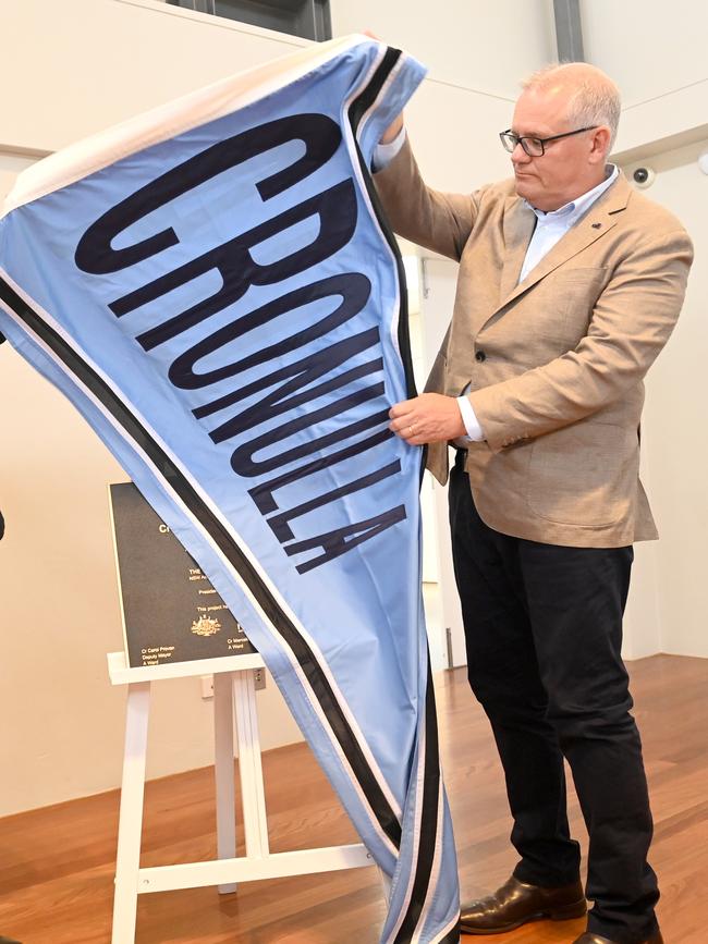 Scott Morrison unveils a plaque at Cronulla Surf Life Saving Club. Picture: NCA NewsWire/Jeremy Piper