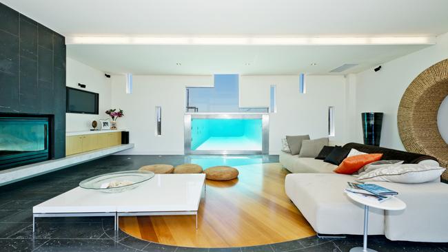 The pool seeps into the living room – in a good way.