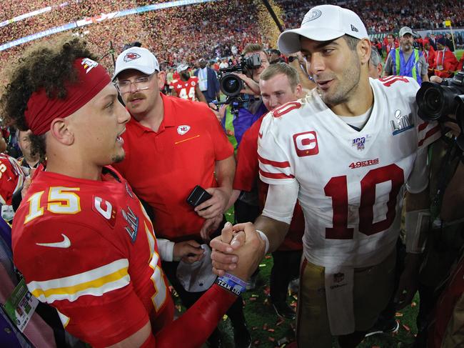 MIAMI, FLORIDA - FEBRUARY 02: Patrick Mahomes #15 of the Kansas City Chiefs shakes hands with Jimmy Garoppolo #10 of the San Francisco 49ers after Super Bowl LIV at Hard Rock Stadium on February 02, 2020 in Miami, Florida. (Photo by Tom Pennington/Getty Images)