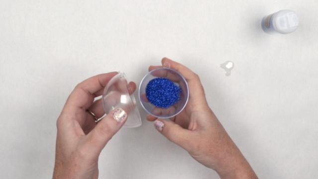 How to make a DIY glitter bauble to decorate your tree for Christmas