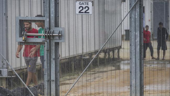 Manus Island asylum seeker dies after sustaining head injuries | news ...