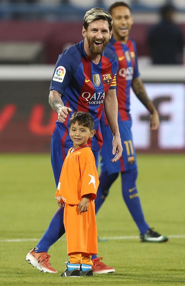 5-year-old with Lionel Messi jersey made from a plastic bag might meet idol