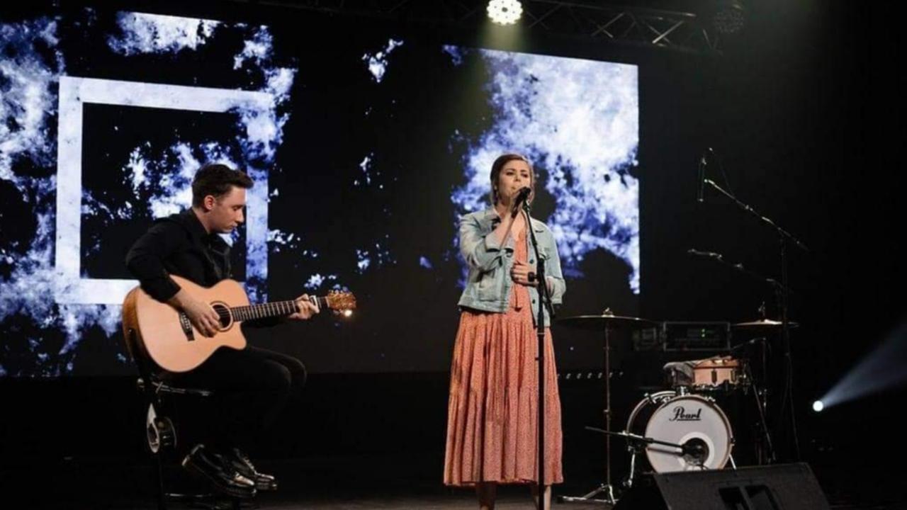 Kassy Evans performs live at The Bungalow in Yeppoon.