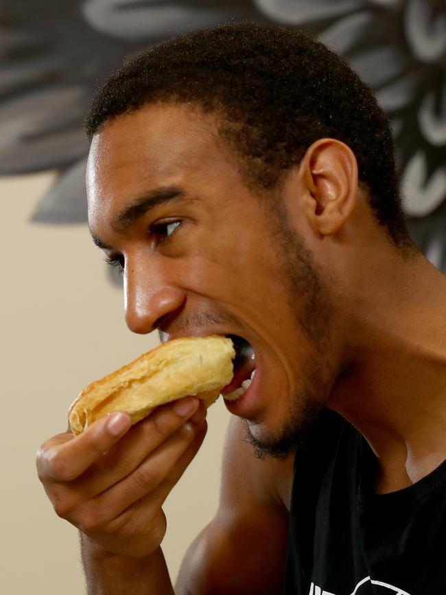 Adelaide 36ers star Terrance Ferguson tries a Vili’s meat pie.