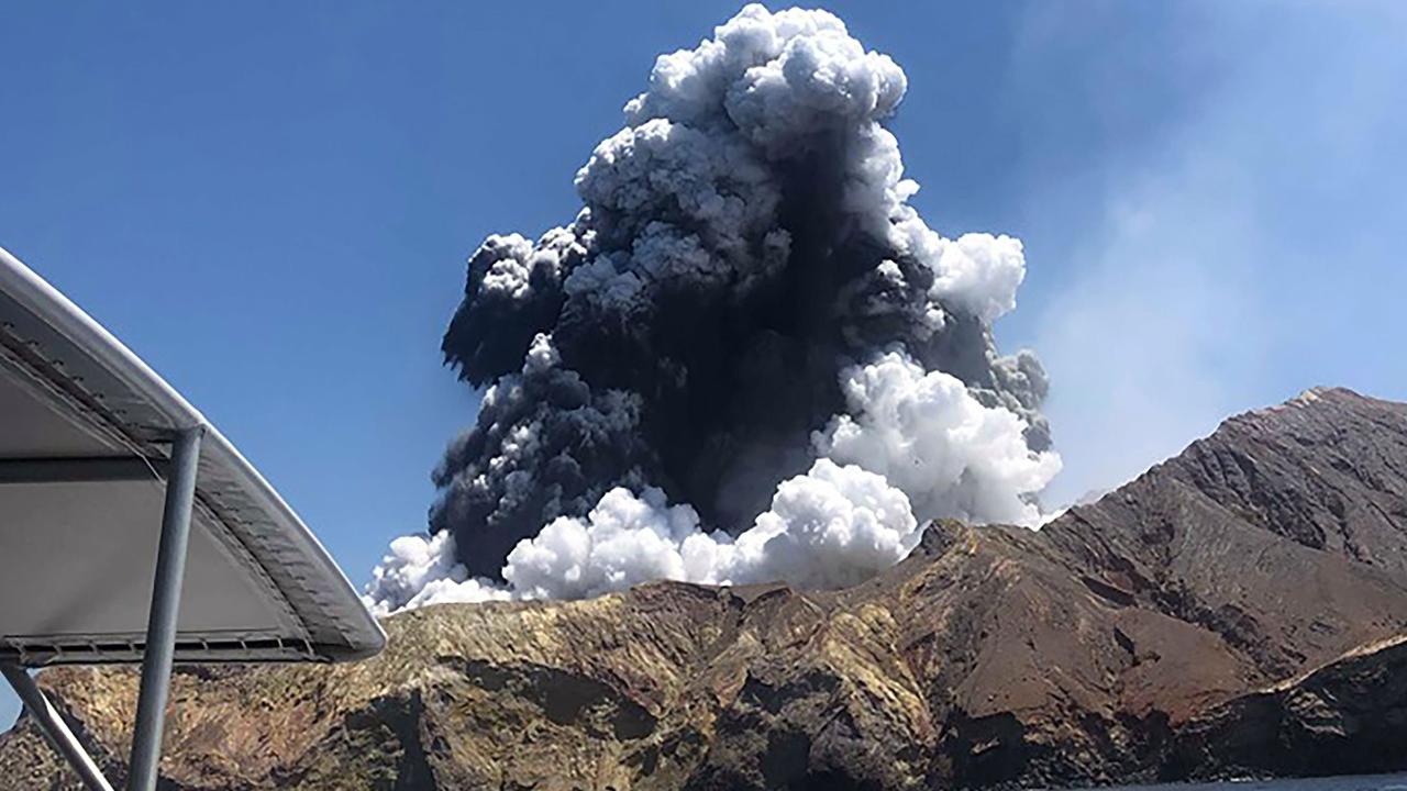 White Island survivor’s dramatic recovery photo after volcano eruption ...