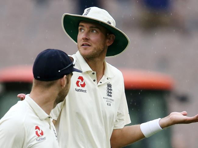 Day 4 of the 4th Ashes test. Australia vs England at the MCG. Stuart Broad gestures towards the umpires as they players leave the field for 2nd rain delay  .Pic: Michael Klein