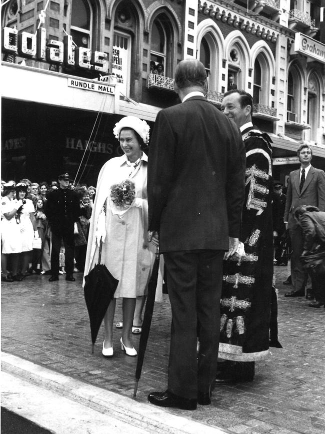 Queen Elizabeth II and t Prince Philip with Lord Mayor of Adelaide John Roche in Rundle Mall in 1977. Picture: The News