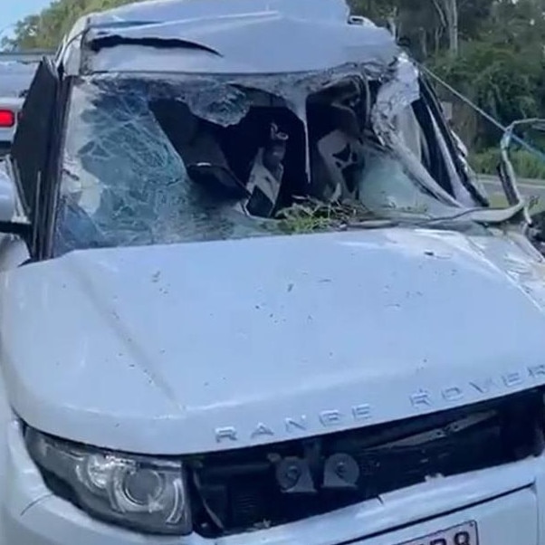 The smashed windscreen of the allegedly stolen Range Rover. Picture: Twitter/Mackenzie Colahan