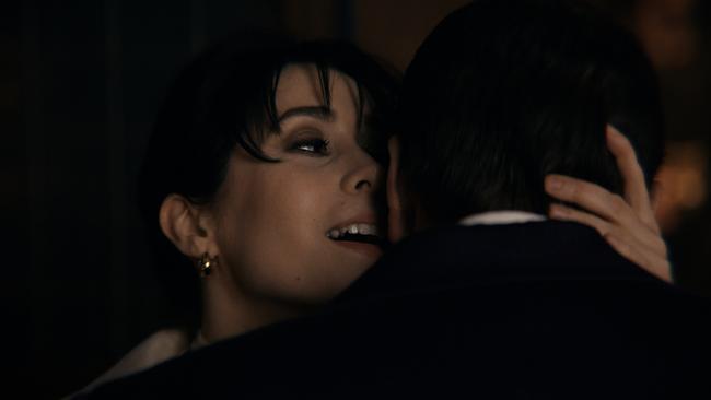 Milioti tries to seduce Penguin in the series.