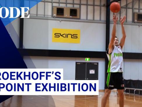 Ryan Broekhoff drains 43 threes in a row