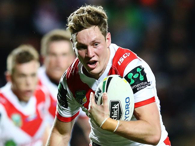 HAMILTON, NEW ZEALAND - MAY 19:  Kurt Mann of the Dragons makes a break during the round 11 NRL match between the New Zealand Warriors and the St George Illawarra Dragons at Waikato Stadium on May 19, 2017 in Hamilton, New Zealand.  (Photo by Hannah Peters/Getty Images)