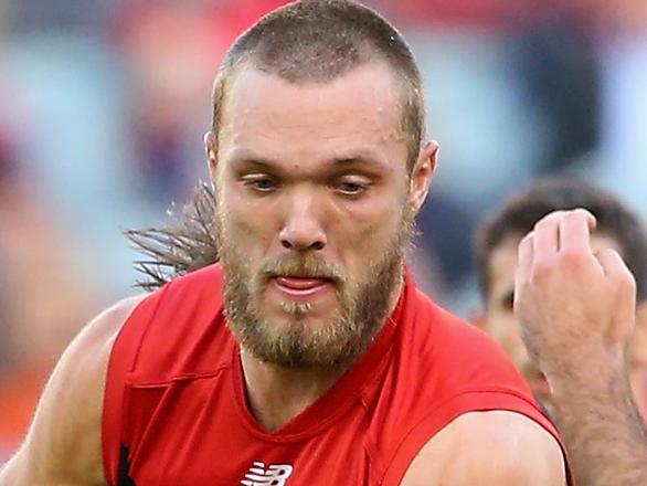 MELBOURNE, AUSTRALIA - JUNE 08: Max Gawn of the Demons handballs whilst being tackled by Dane Swan of the Magpies during the round 10 AFL match between the Melbourne Demons and the Collingwood Magpies at Melbourne Cricket Ground on June 8, 2015 in Melbourne, Australia. (Photo by Quinn Rooney/Getty Images)