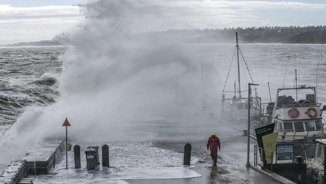 Victoria weather warning: damaging winds lash state | The Australian