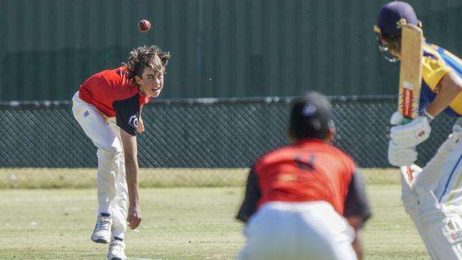 Cody Irving bowling for Moorabbin. Picture: Valeriu Campan