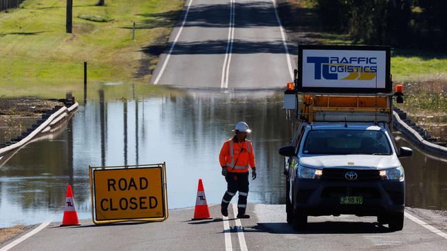 SYDNEY, AUSTRALIA - NewsWire Photos APRIL 7, 2024: Heavy rains this week have caused flooding in the Pitt Town and Windsor region.Pitt Town Road near the Lynwood Golf Course is closed in several spots. Picture: NCA NewsWire / David Swift