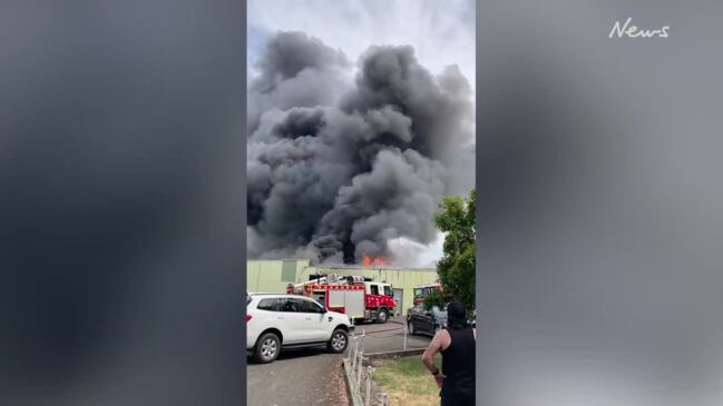 Crews battle huge Wantirna South building fire