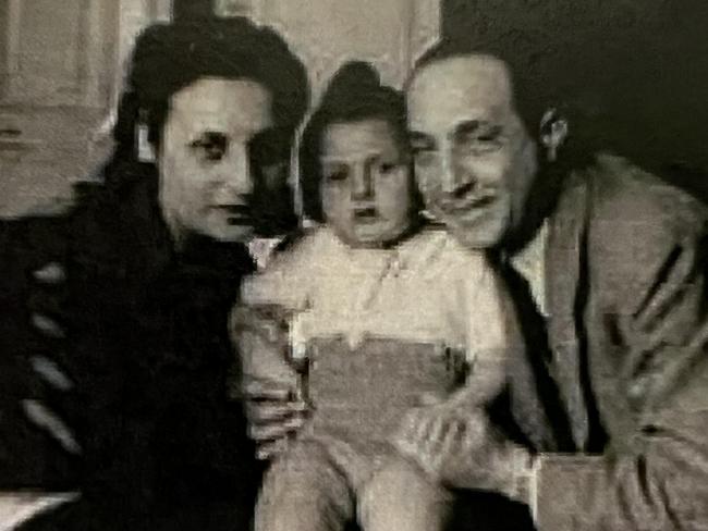 Peter Baruch as a young child with his mother Marysia and his father Klemens.