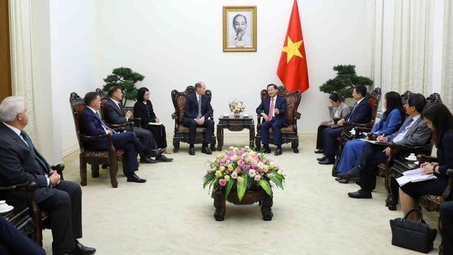 Shayne Elliott meets with Vietnam deputy prime minister Le Minh Khai.