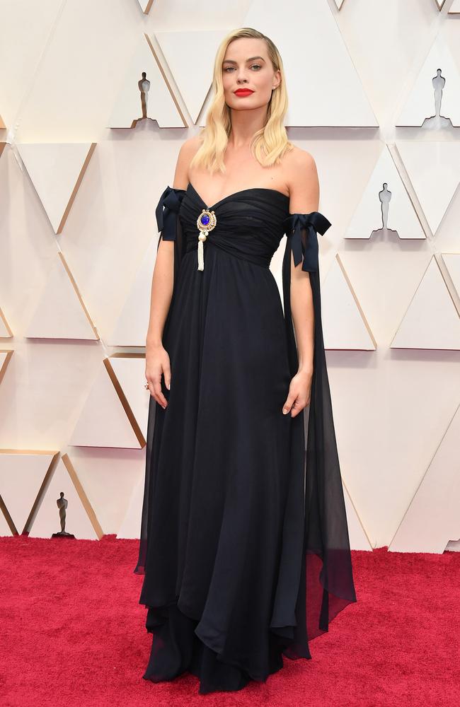 Oscars 2020: Timothee Chalamet Crashes Margot Robbie on Red Carpet