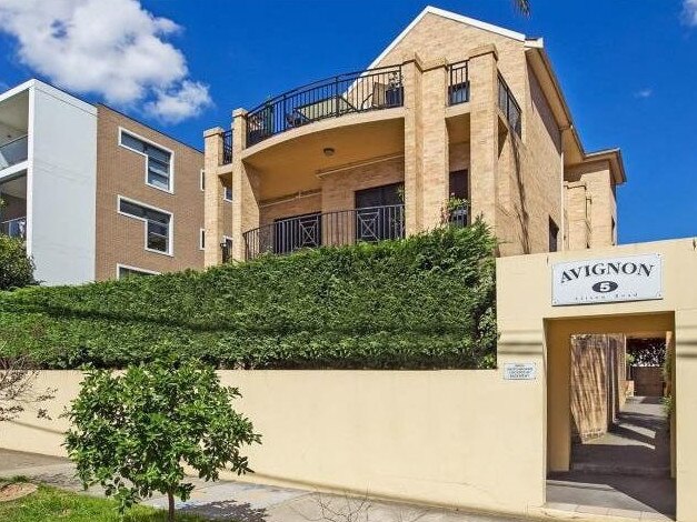 A unit in this building on Alison Rd in Kensington was renting for $630 per week before borders closed, now the rent is $500 per week, a drop of $130.